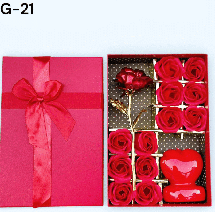 Beautiful Rose With Heart Stand Gift Box (Size: 23*15 CM)🌹