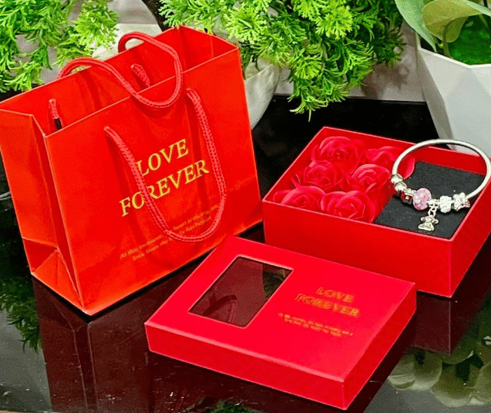 Love Forever Rose & Bracelet Gift box (Size: 13*10 CM)